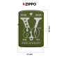 Immagine 4 - Zippo Accendino a Benzina Ricaricabile e Antivento con Fantasia VE/VJ Day 80th Anniversary - mod. 46949