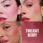 Immagine 4 - Maybelline New York Cloud Topia Blush in Mousse Colorato per Guance e Labbra Ultra Pigmentato Finitura Opaca - 01 Twilight Berry